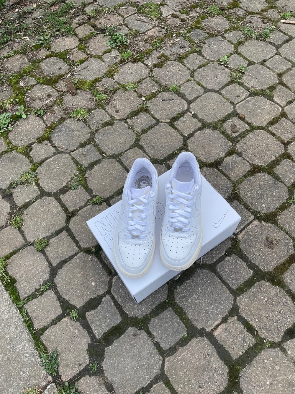 Nike Air Force 1 ’07 Triple White Used (Youth 7/ Women's 9)